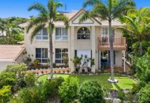 Grandeur style in castaways