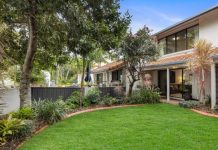 Centrally located townhouse metres from river