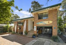 Lakeside serenity – dual living