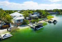 Expansive Noosa Sound waterfront home