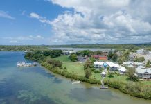 Spectacular riverside lifestyle