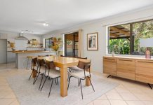 Centrally located so close to schools, shops and beach