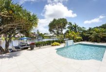 A True Waterfront Entertainer