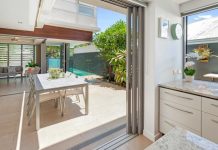 Contemporary Design and Natural Light in Sunshine Beach