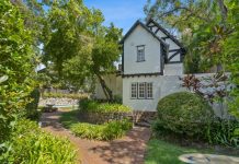 Cottage by the sea in Little Cove