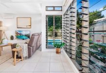 Classy 4-bedroom townhouse with pool