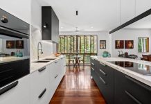 Captivating residence set in botanical gardens