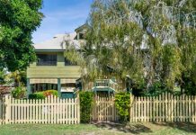 Impressive Queenslander on Super-Sized Site, 3-minutes to Sand at Sunshine