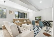 THREE-STOREY UNIT IN A CENTRAL AND SOUGHT-AFTER LOCATION