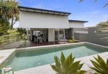 Elevated position, ocean views, stroll to the beach