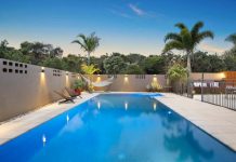 Location! Backing onto National Park