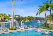 Cool Calming Waterfront Townhouse in Noosa Sound