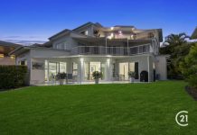 Luxurious ground-floor apartment with ocean glimpses