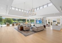 Sophisticated Oasis Totally on Par with Spectacular Location