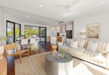 Top floor light-filled apartment