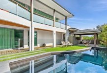 Luxury Beach House, Endless Blue Skies and Sunsets, Mere-Mins to Sand