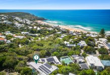 Vision Splendid: Glamour and Sunshine Beach Bliss 300m to Sand