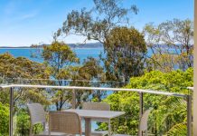 Dress Circle Luxury, Walkway to Little Cove Beach and Noosa National Park