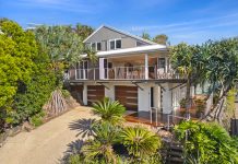 Barefoot Surfside Chic in Sunshine, 150m to Toes in the Sand