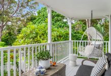 Immaculate Lakeside Retreat – Close To Noosa