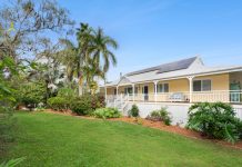 Primrose Cottage: Classic Queenslander with Hinterland Panoramas