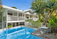 Blockbuster Noosa auction day
