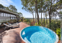 Character Ridgetop Retreat With Matchless Noosa Views