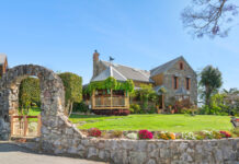 Evocative Enchanting Briallyn Estate: Peaceful Rural Playground in Noosa Shire