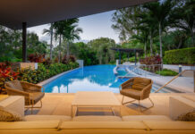 LUXURIOUS LUMINA 1 APARTMENT