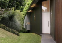 CUTTING EDGE ARCHITECTURE LOOKING OVER NOOSA AND LAGUNA BAY