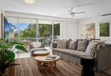 Beautiful End Apartment in Little Cove Offering Prime Investment