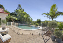 Elevated, Wide Hinterland Vista To Noosa