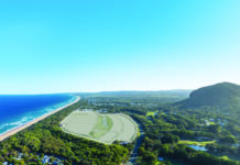 BEACHSIDE YAROOMBA – BAREFOOT LUXURY