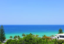 Sunshine Beach Magic: Renovated Penthouse with Rooftop Haven