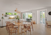 Life of luxury in Little Cove, Metres to the Beach & Hasting Street