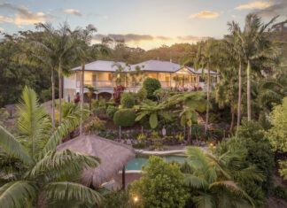 Queenslander Elegance & Grace on Ultra-Lush Acreage